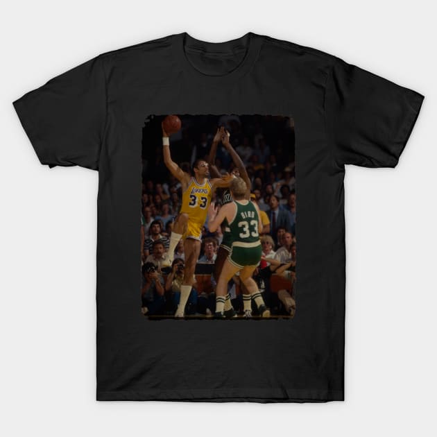 Kareem Abdul Jabbar vs Larry Bird NBA Finals 1985 T-Shirt by Milu Milu